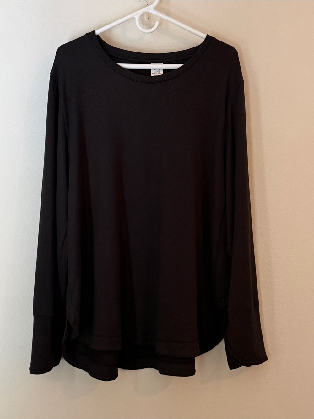 Women's Members Mark Black Super Soft Long Sleeve Scoop-Hem Top